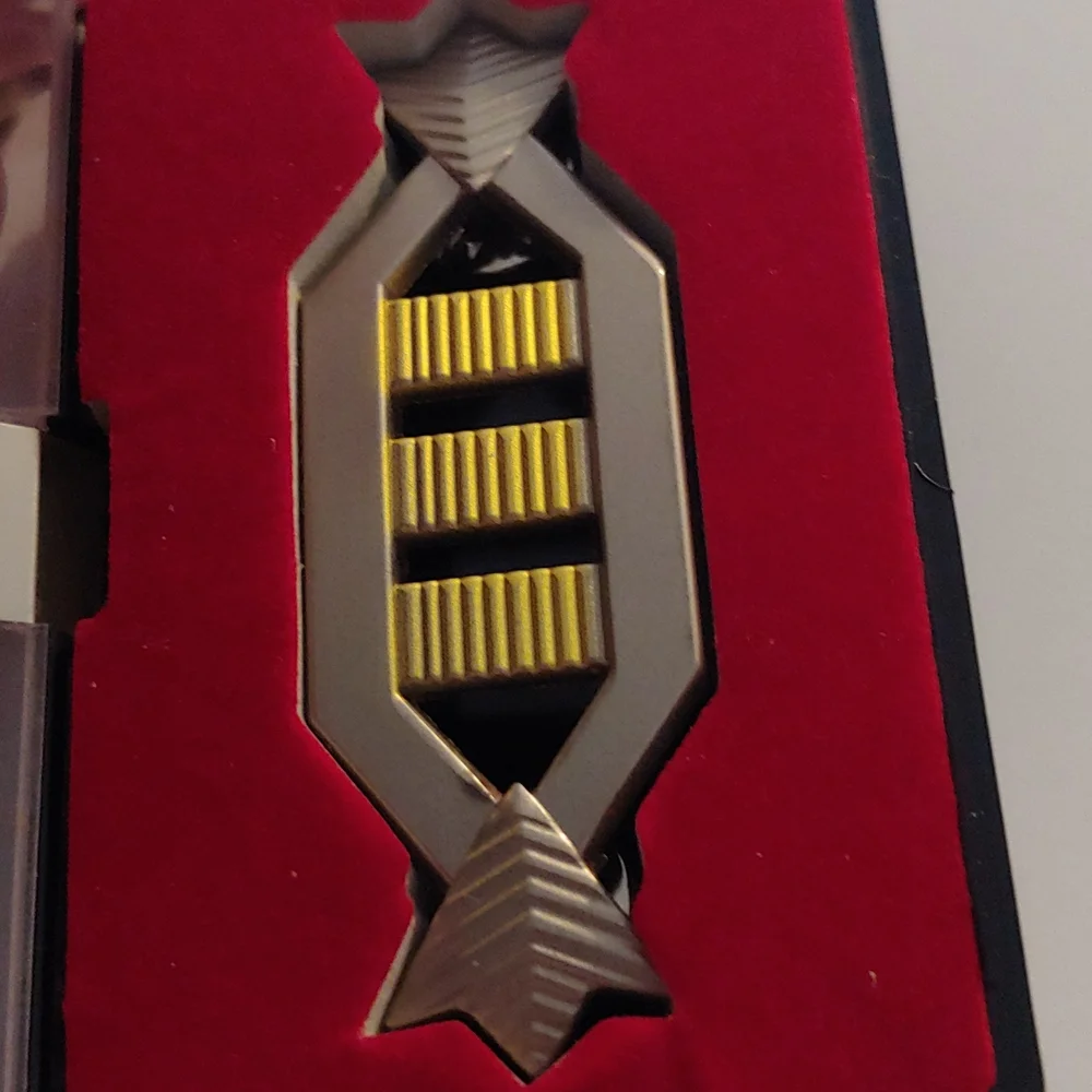 Star Trek movie era Captain rank pin authentic prop replica - Picture 2 of 6
